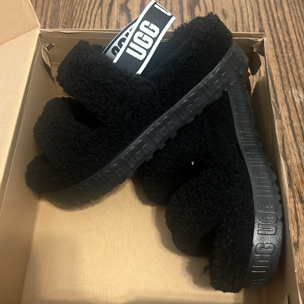 COPY - UGG Oh Fluffita size 8. NEW , never worn.